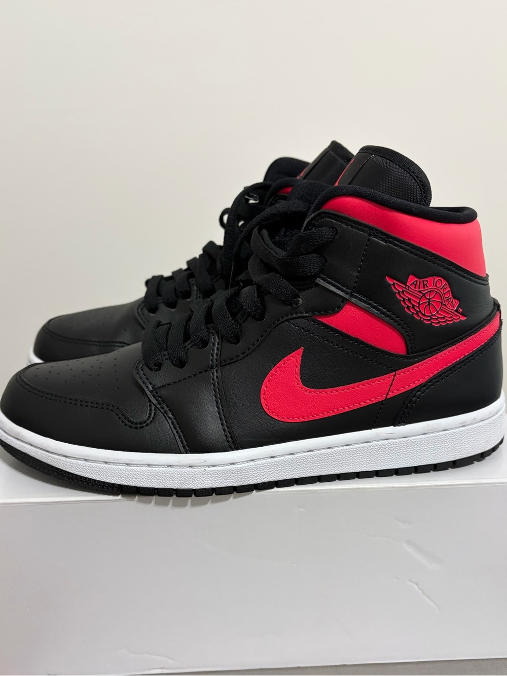 Women’s Air Jordan 1 Mid with Box